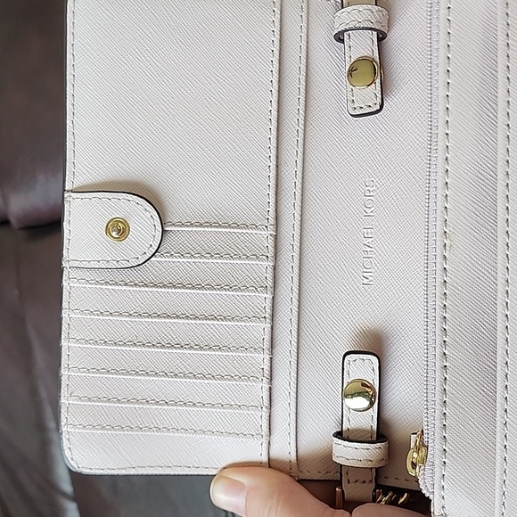 Michael Kors Jet set 3 in 1 crossbody purse - Picture 5 of 7